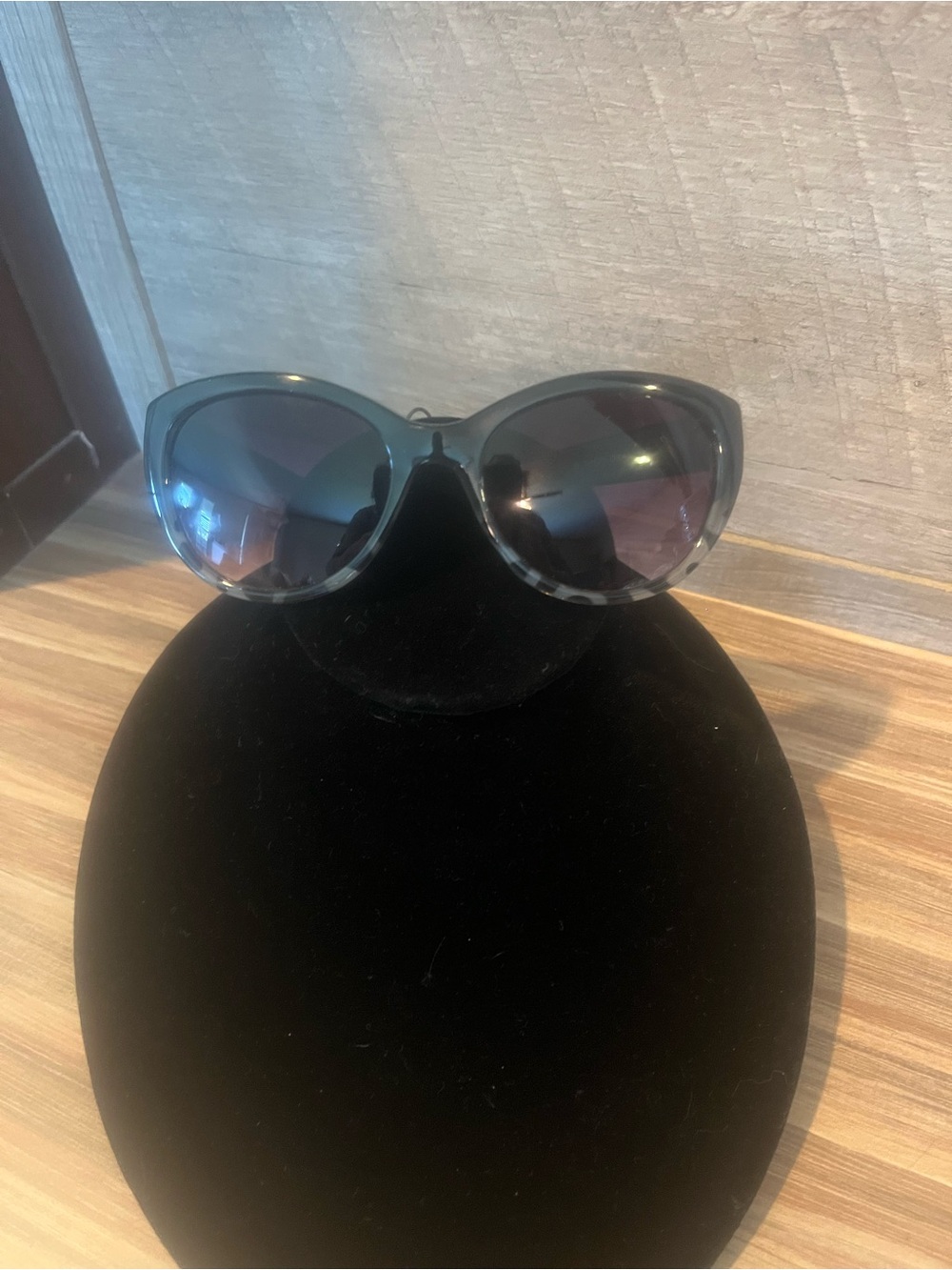 Stylish Women's Tahari Black Gradient Cat-Eye Sunglasses